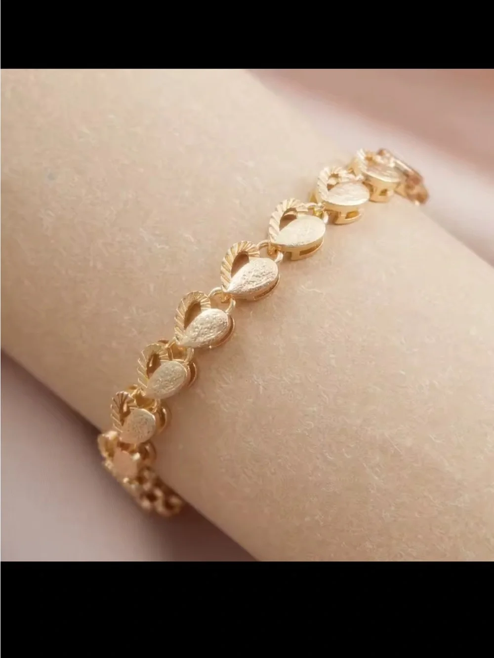 Gold Heart Link Bracelet for Women - Elegant Heart Chain